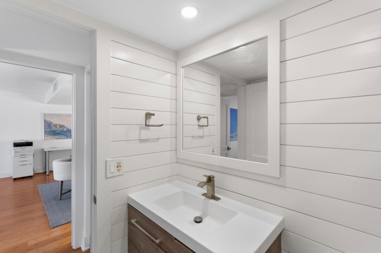 130 Lakeshore Drive, Unit 222, North Palm Beach, FL 33408 Photo