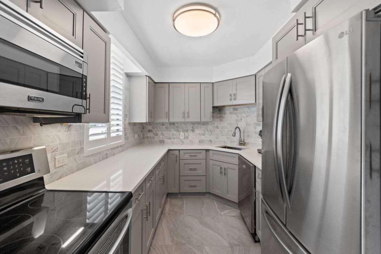 130 Lakeshore Drive, Unit 222, North Palm Beach, FL 33408 Photo