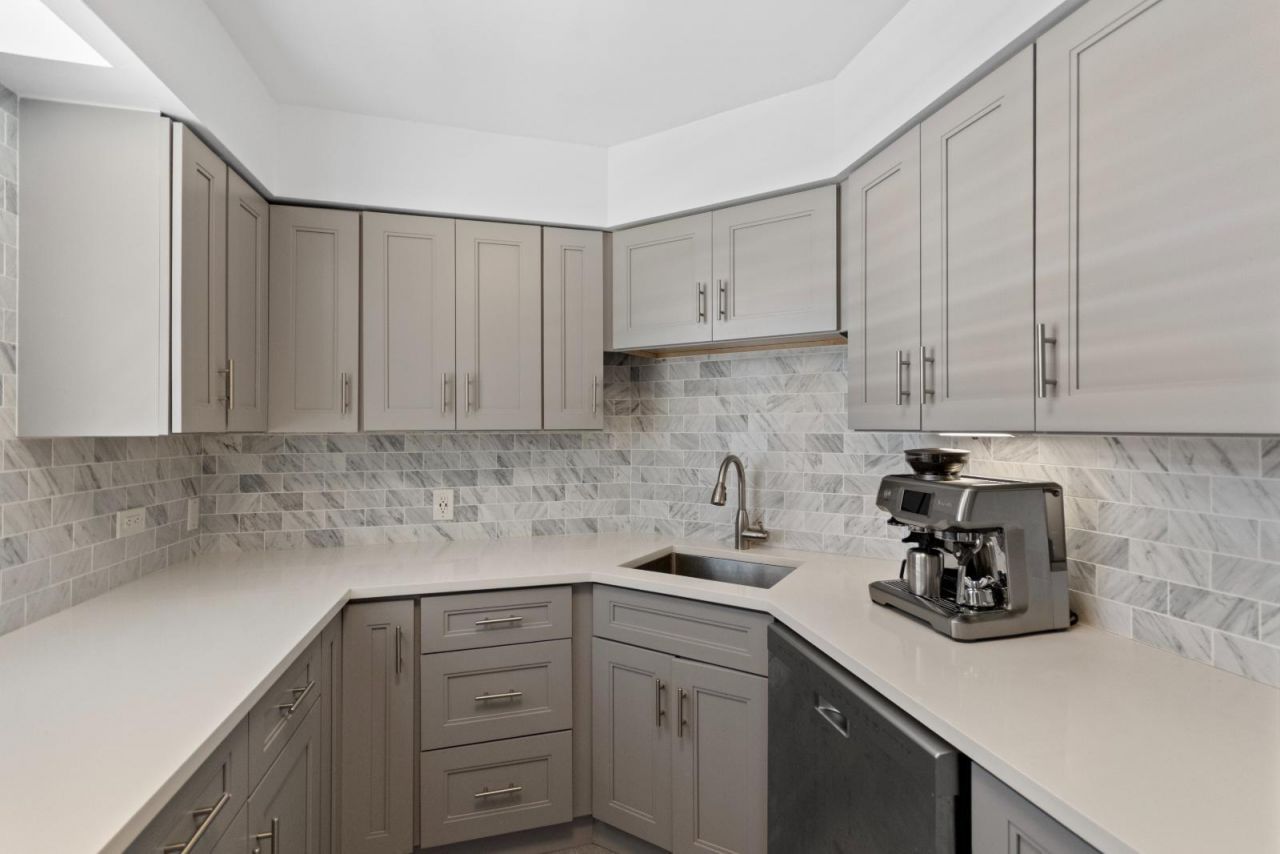 130 Lakeshore Drive, Unit 222, North Palm Beach, FL 33408 Photo