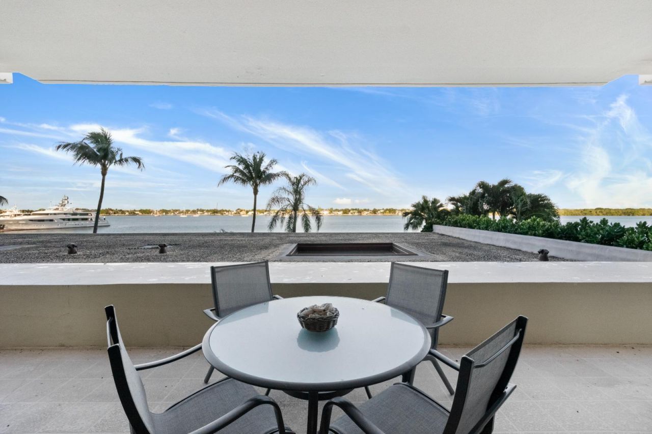 130 Lakeshore Drive, Unit 222, North Palm Beach, FL 33408 Photo