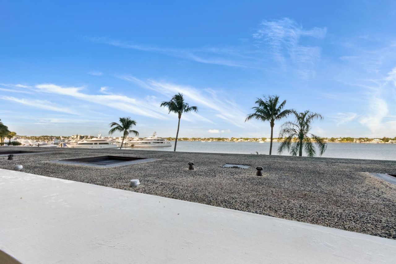 130 Lakeshore Drive, Unit 222, North Palm Beach, FL 33408 Photo