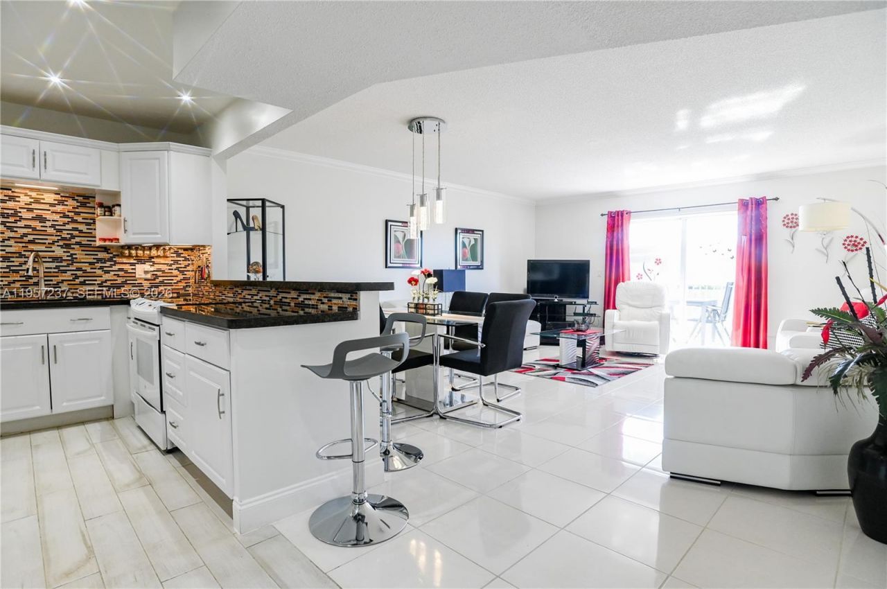 4751 NW 21st St, Unit 401, Lauderhill, FL 33313 Photo