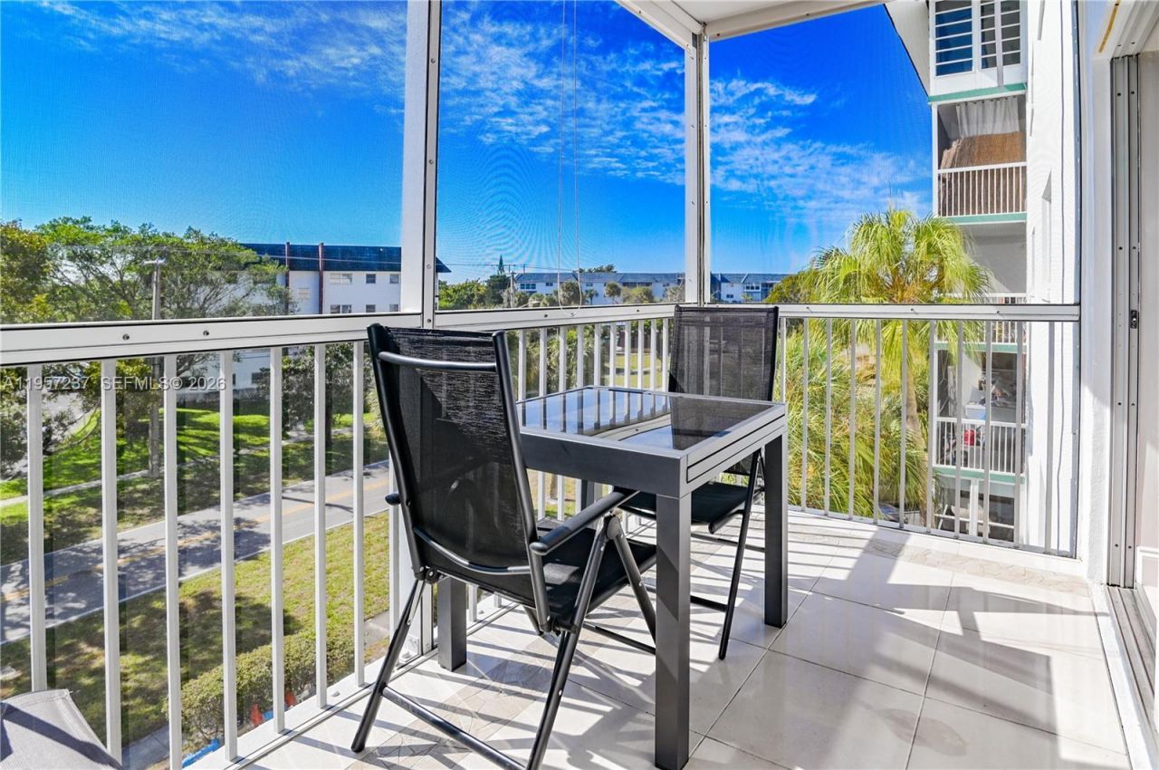 4751 NW 21st St, Unit 401, Lauderhill, FL 33313 Photo