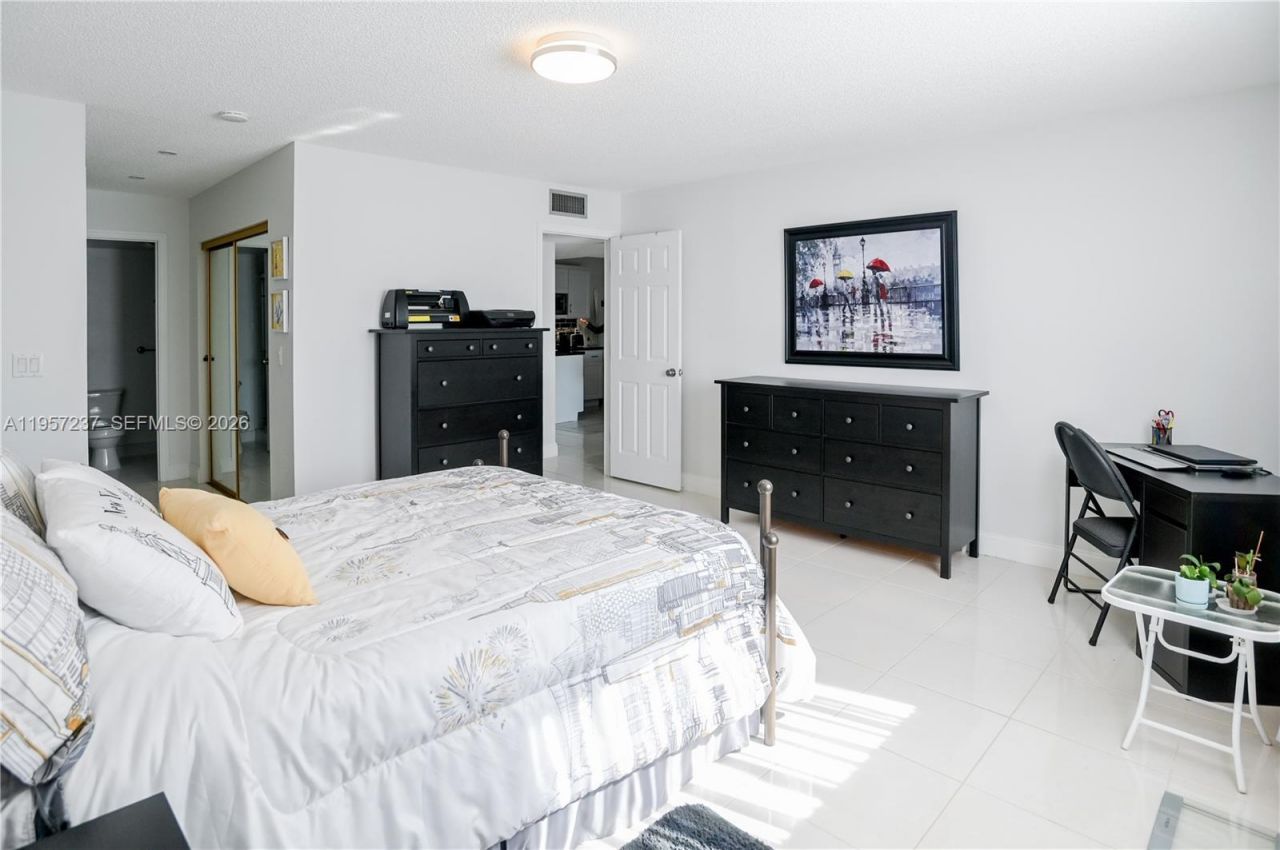 4751 NW 21st St, Unit 401, Lauderhill, FL 33313 Photo