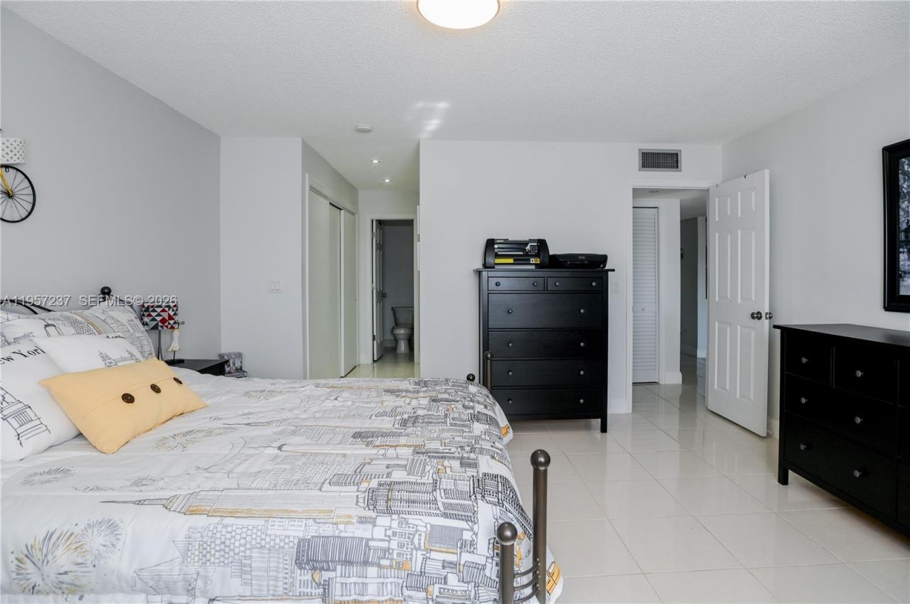 4751 NW 21st St, Unit 401, Lauderhill, FL 33313 Photo