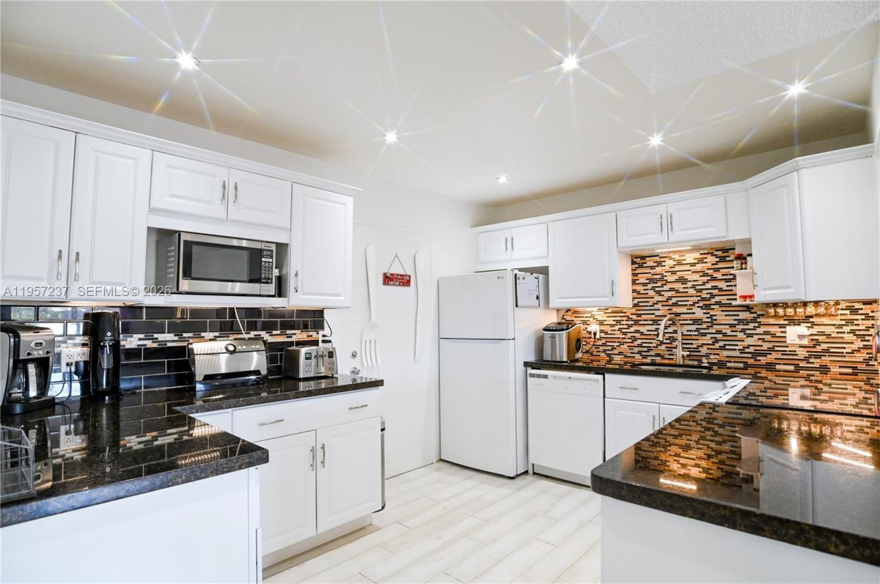 4751 NW 21st St, Unit 401, Lauderhill, FL 33313 Photo