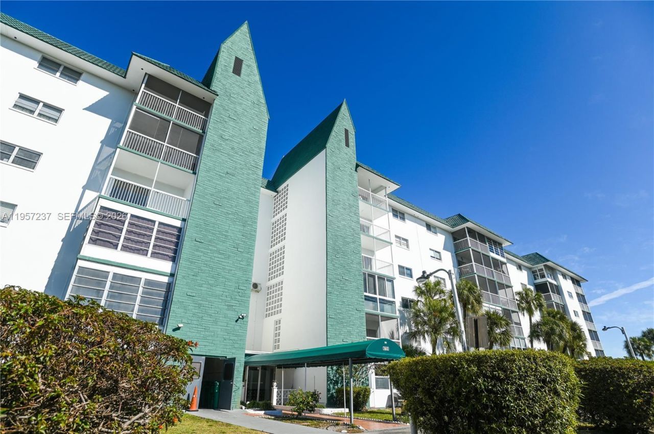 4751 NW 21st St, Unit 401, Lauderhill, FL 33313 Photo