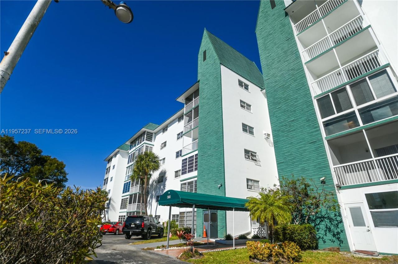 4751 NW 21st St, Unit 401, Lauderhill, FL 33313 Photo