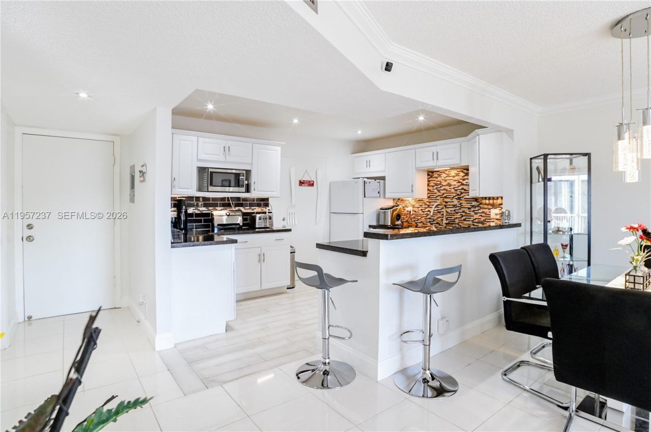 4751 NW 21st St, Unit 401, Lauderhill, FL 33313 Photo