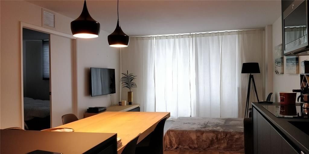 345 Ocean Drive, Unit 512, Miami Beach, FL 33139 Photo