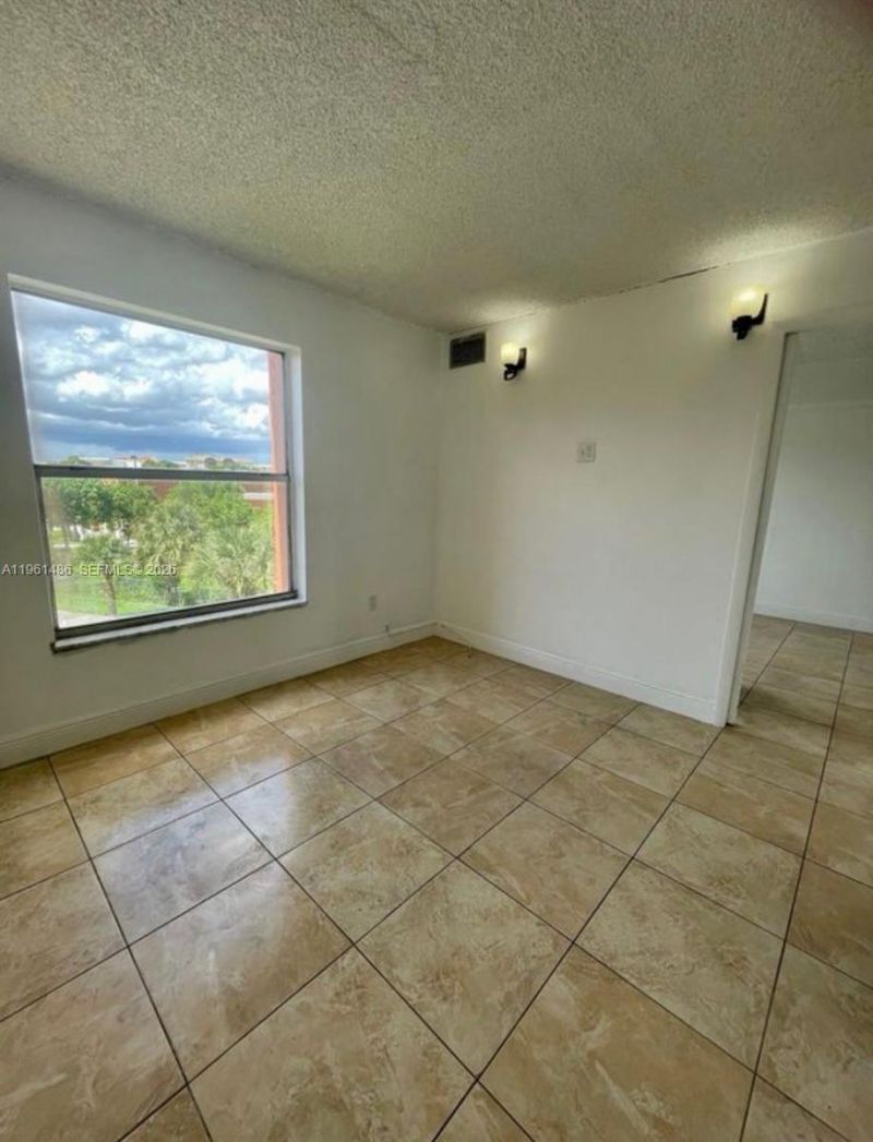 9405 W Flagler St , Unit D403, Miami, FL 33174 Photo