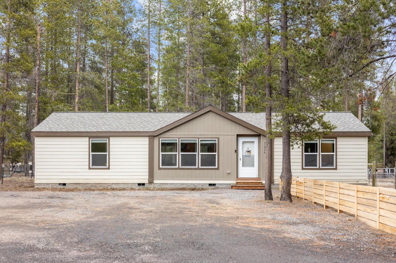 51974 Wickiup Avenue, La Pine, OR 97739 Main Photo