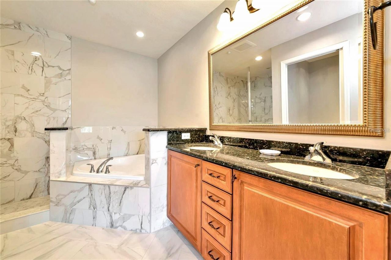 7702 Lake Vista Court, Unit 206, Bradenton, FL 34202 Photo