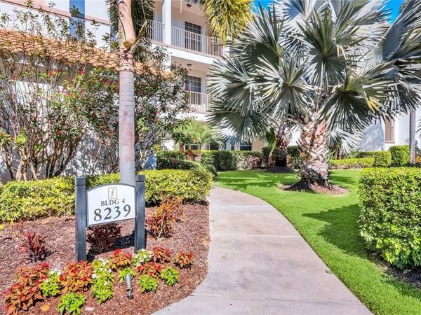 8239 Parkstone PL, Unit 107, NAPLES, FL 34120