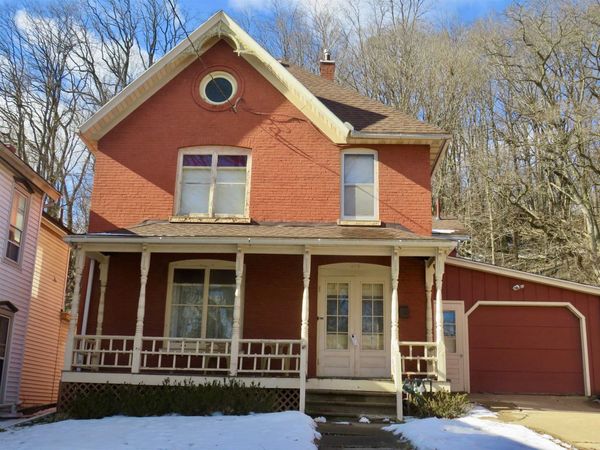 418 Broadway, GALENA, IL 61036