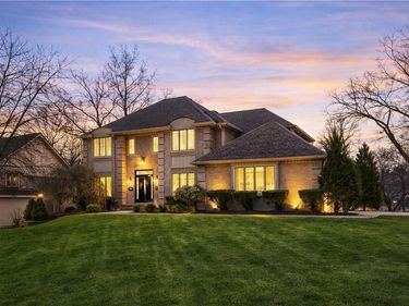 132 The Woodlands Drive, Gladstone, MO 64119