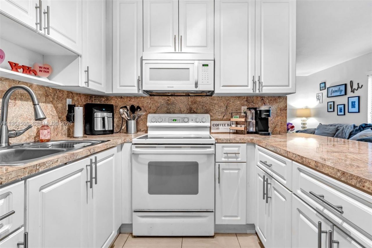 7585 SW 28th St , Miami, FL 33155 Photo