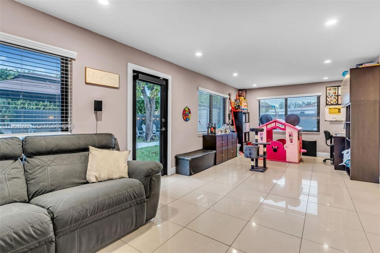 7585 SW 28th St , Miami, FL 33155 Photo