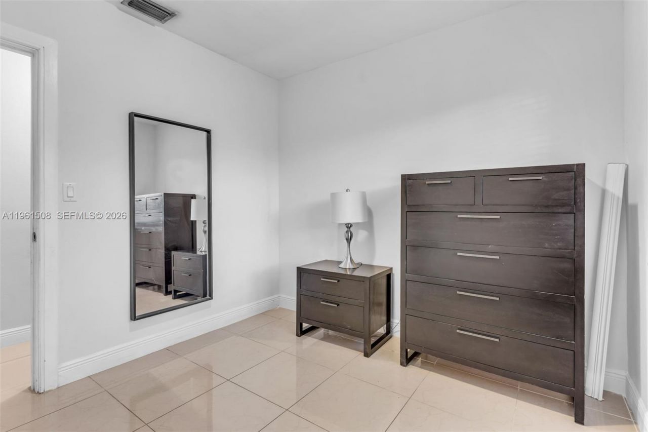 7585 SW 28th St , Miami, FL 33155 Photo