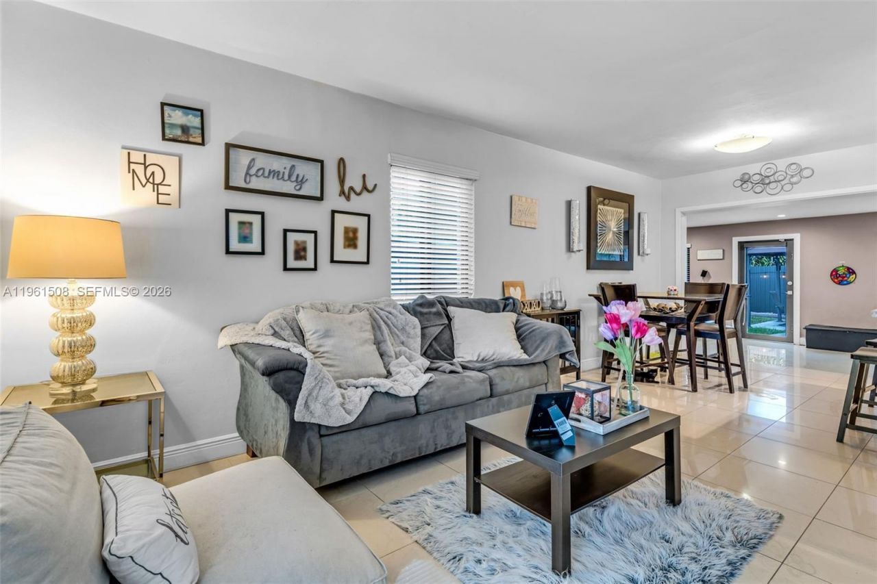 7585 SW 28th St , Miami, FL 33155 Photo