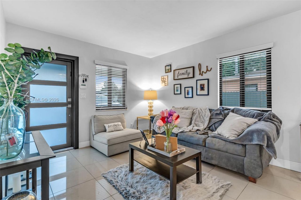 7585 SW 28th St , Miami, FL 33155 Photo