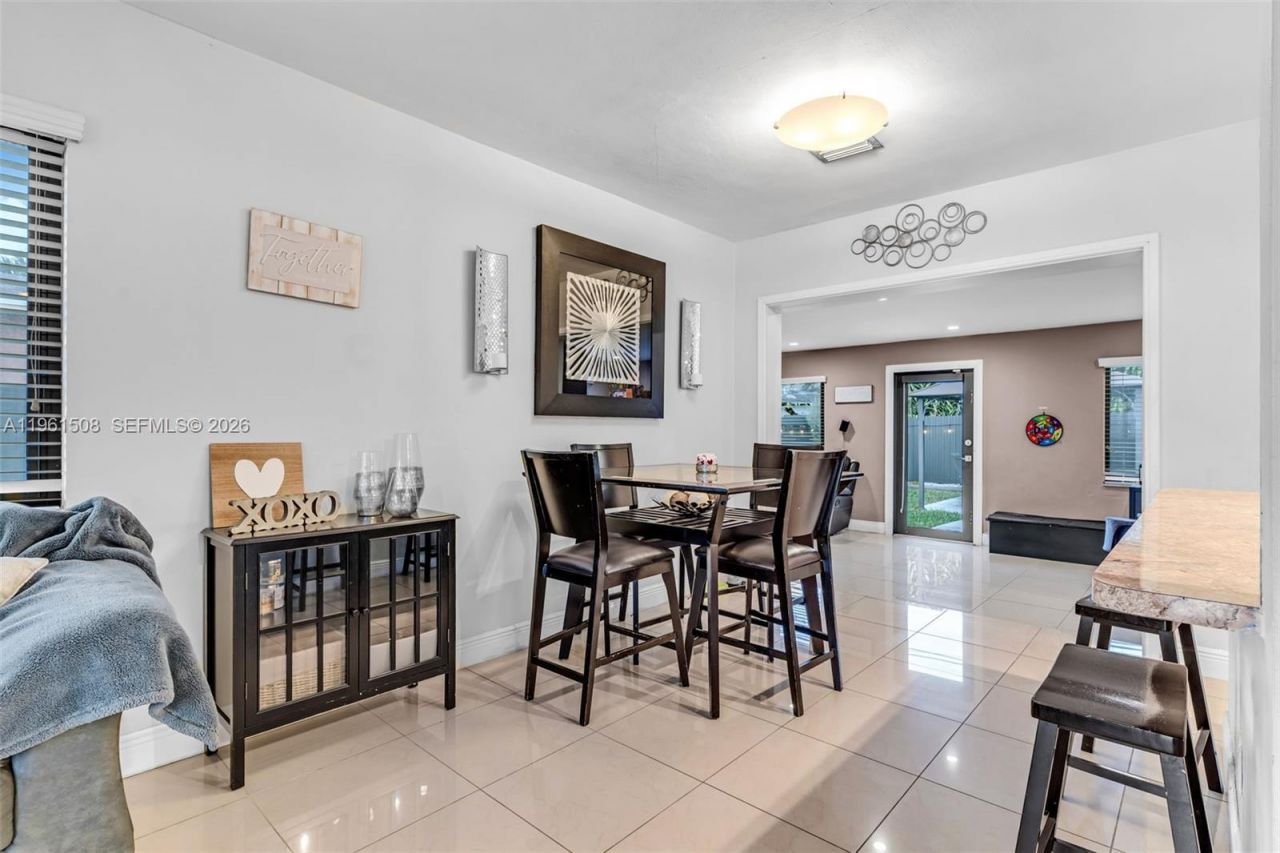 7585 SW 28th St , Miami, FL 33155 Photo