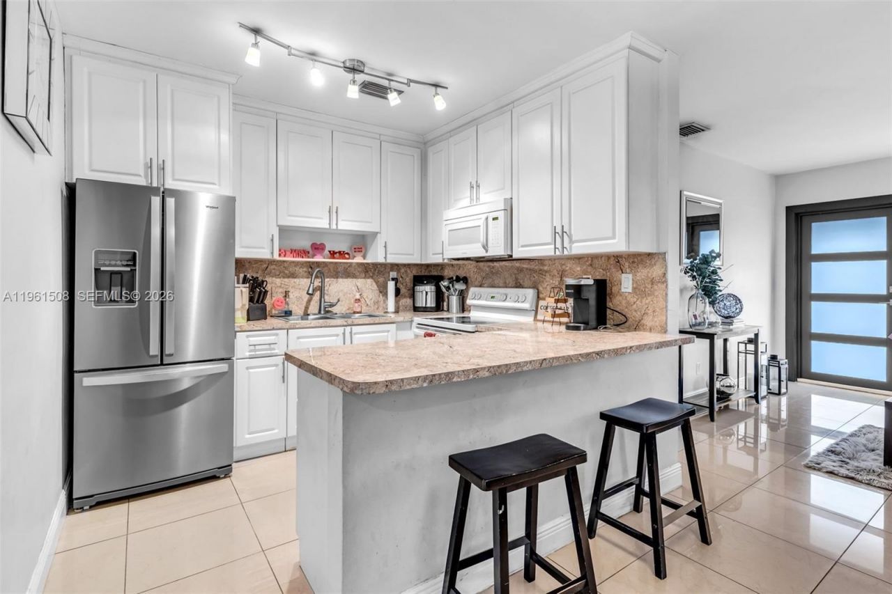 7585 SW 28th St , Miami, FL 33155 Photo