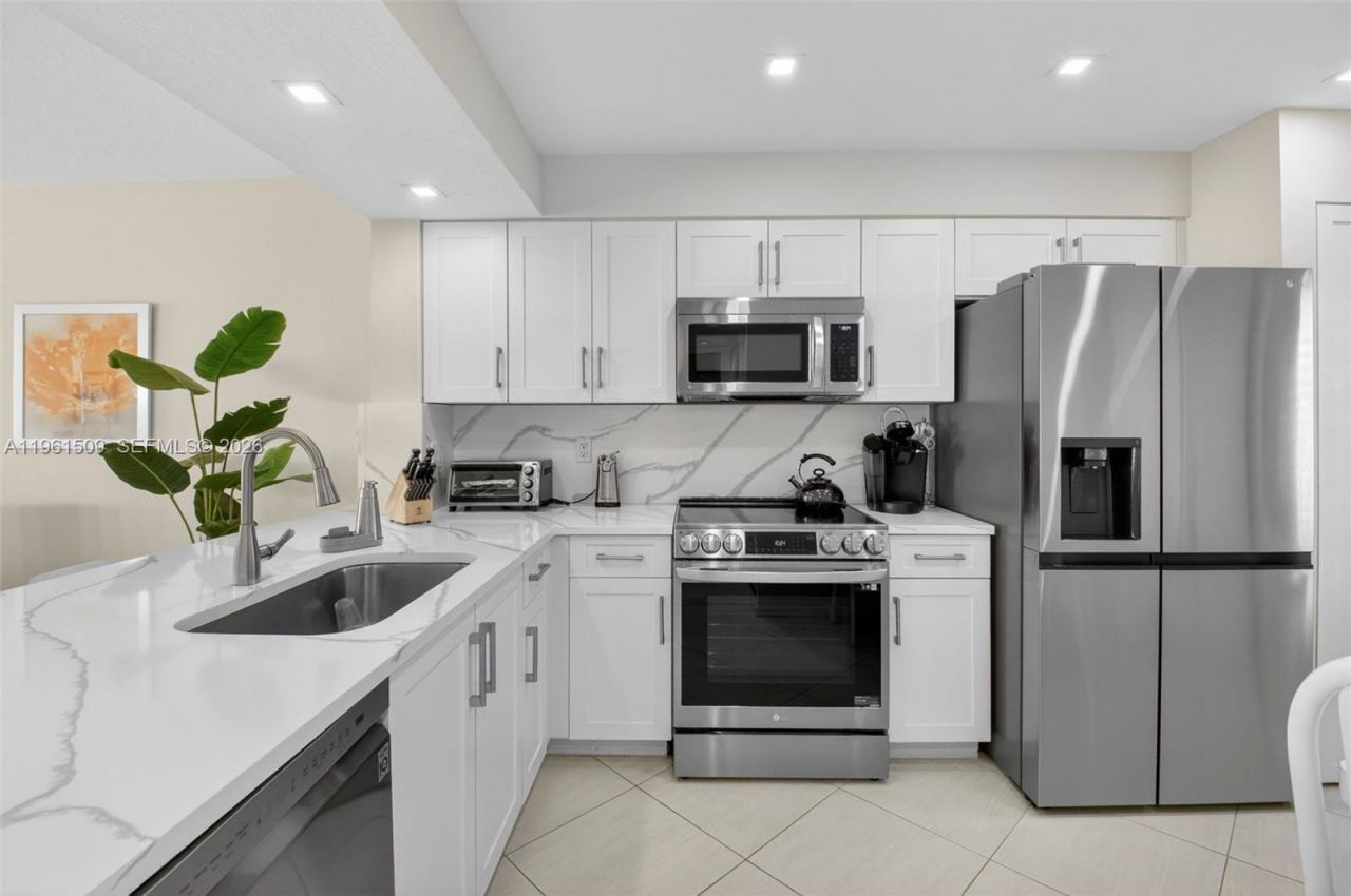 12540 Majesty Cir, Unit 303, Boynton Beach, FL 33437 Photo