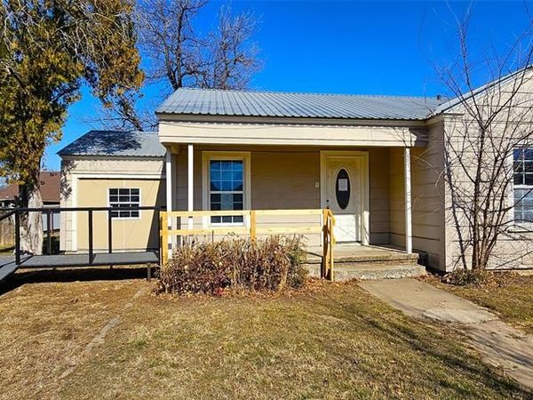 317 E 10th Street, Coleman, TX 76834