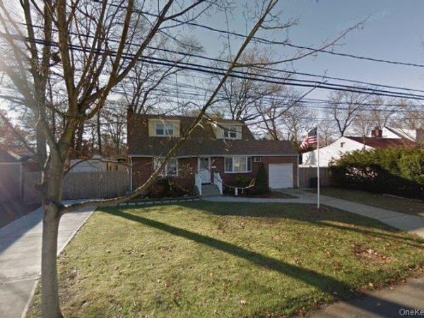 273 South 16th St, Lindenhurst, NY 11757
