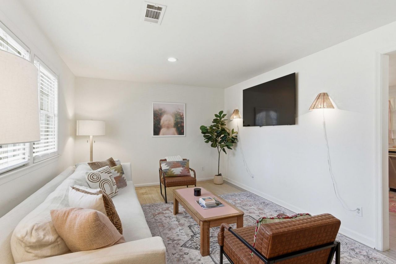 4901 Ashby Avenue Photo 4