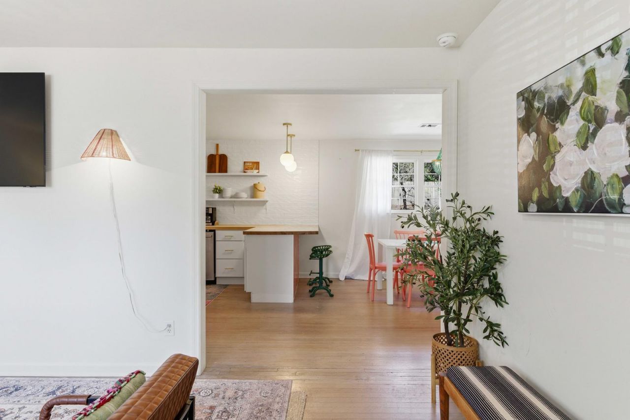 4901 Ashby Avenue Photo 5