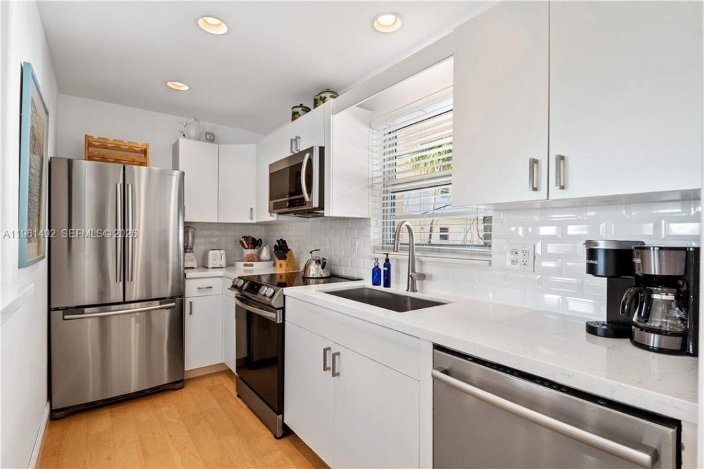 341 N Birch Rd , Unit 209, Fort Lauderdale, FL 33304 Photo