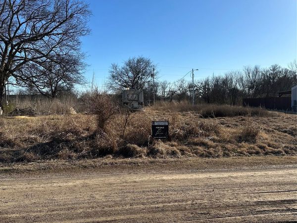 Pine Street, Tupelo, OK 74572