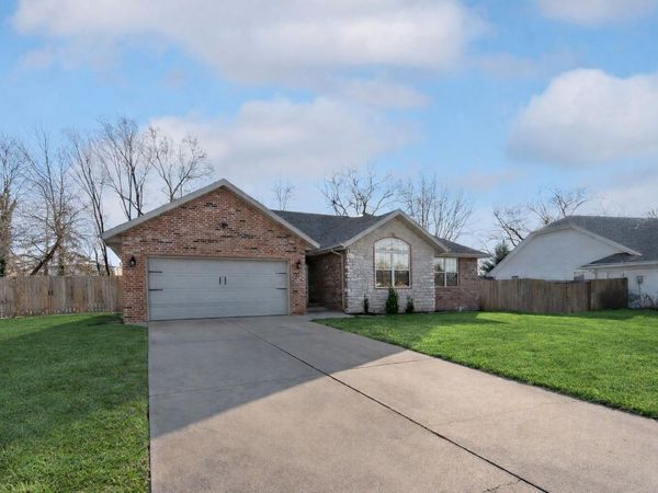 5678 S Fairview Avenue, Springfield, MO 65810