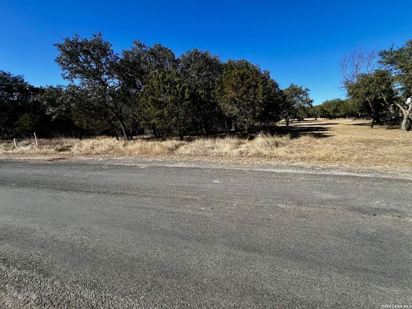 92 Mountain Valley Drive, ConCan, TX 78838