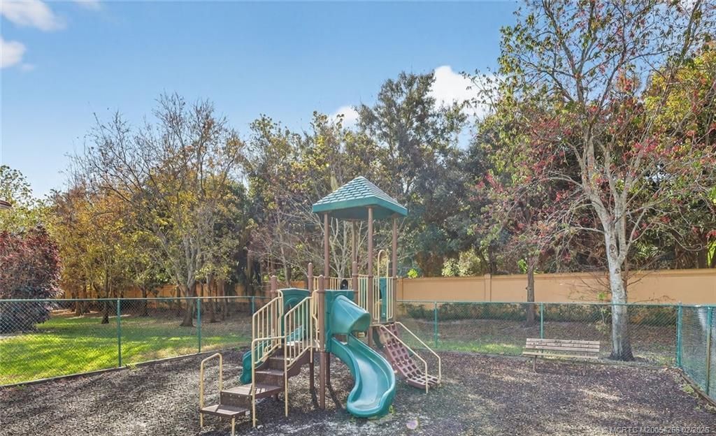 61 SE Palermo Court, Unit 204, Stuart, FL 34994 Photo