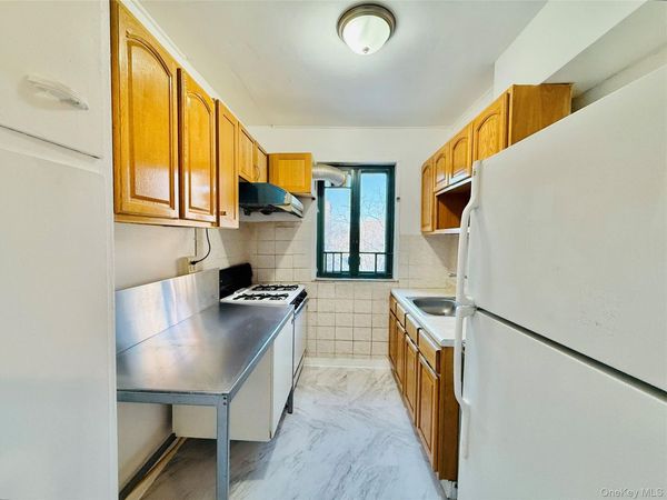 1562 Unionport Road, Unit 6G, Bronx, NY 10462