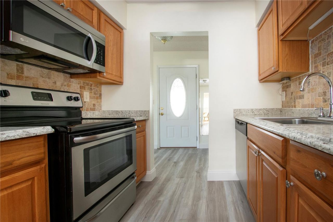 3807 Joyce Drive, Bradenton, FL 34208 Photo