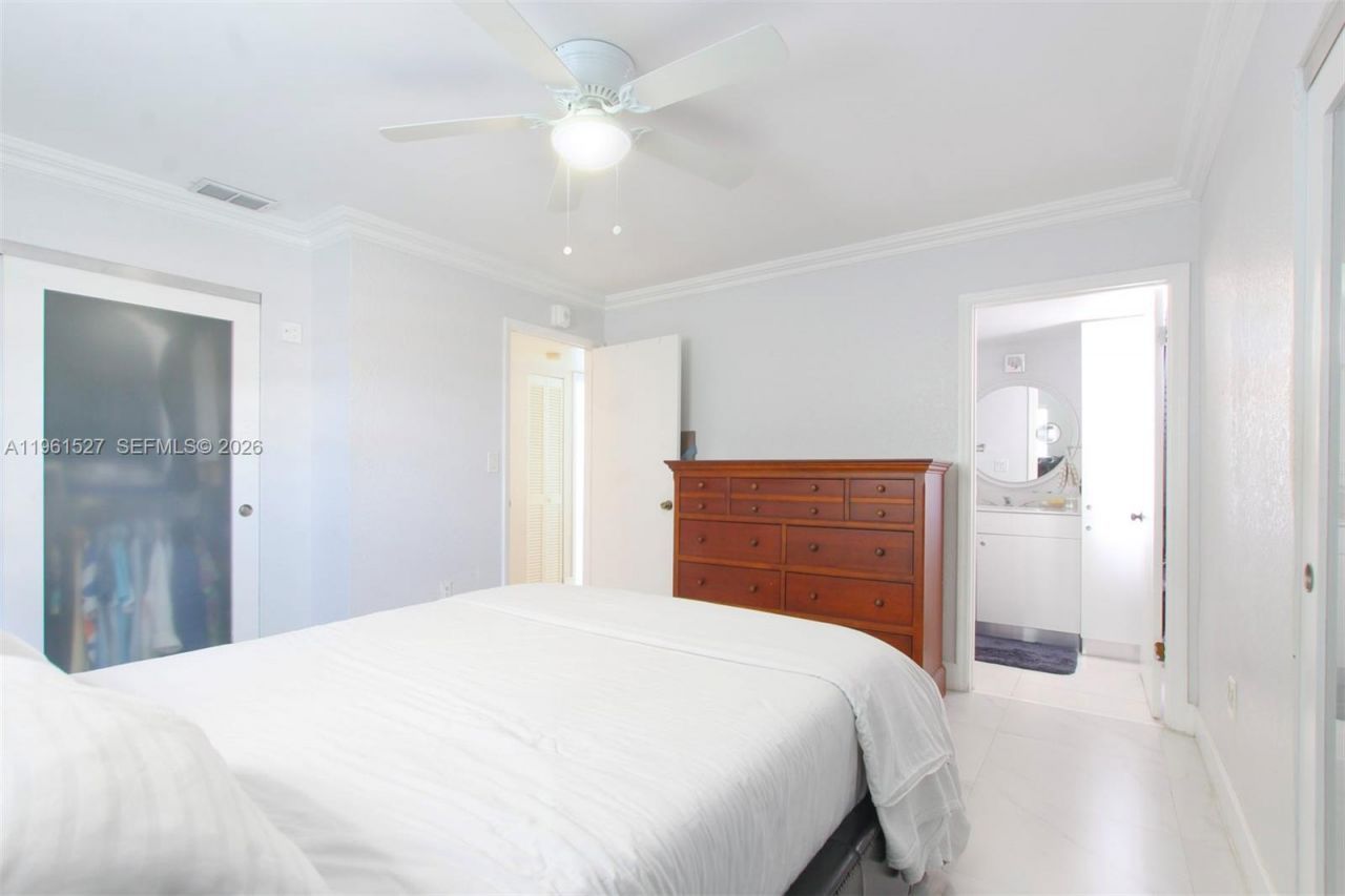 49 Majorca Ave, Unit 303, Coral Gables, FL 33134 Photo