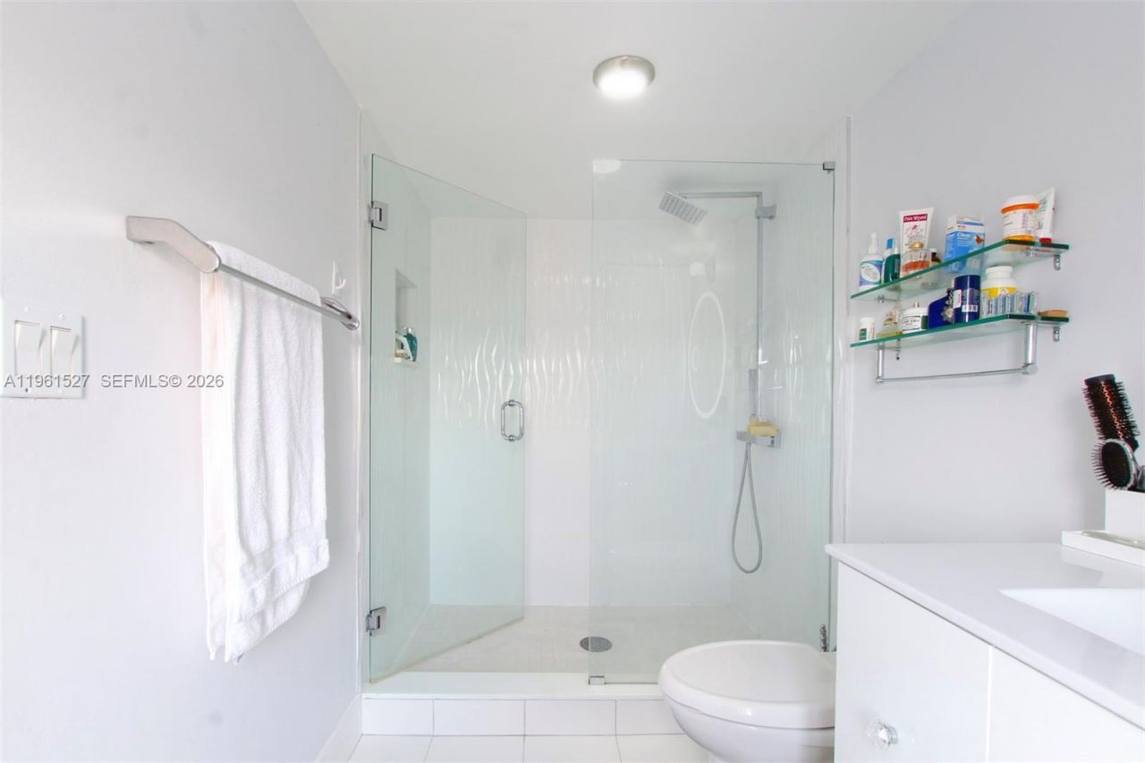 49 Majorca Ave, Unit 303, Coral Gables, FL 33134 Photo