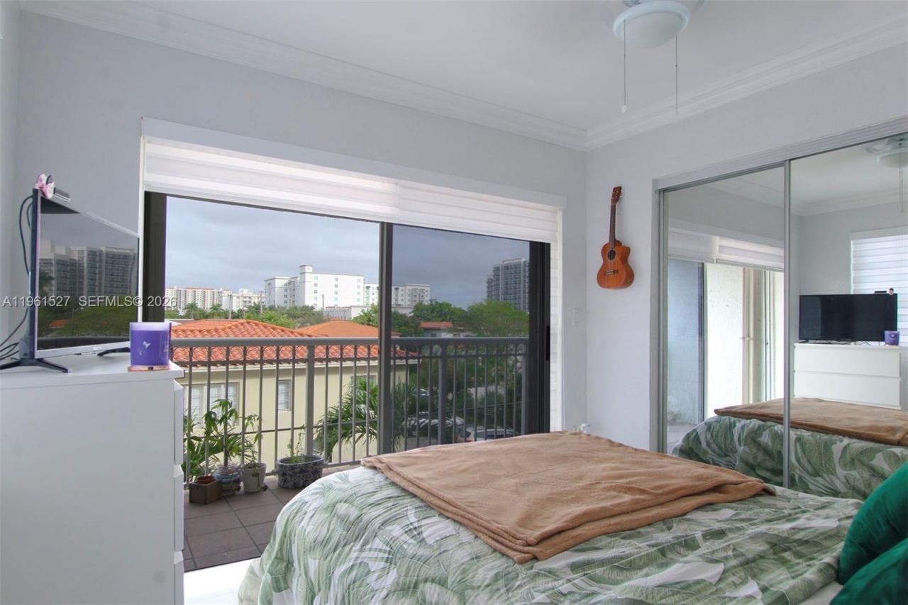49 Majorca Ave, Unit 303, Coral Gables, FL 33134 Photo