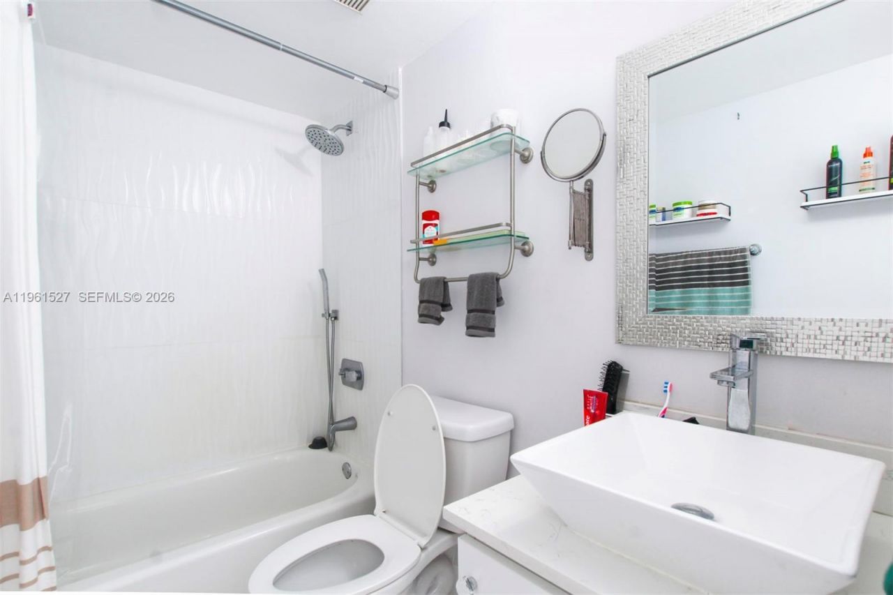 49 Majorca Ave, Unit 303, Coral Gables, FL 33134 Photo