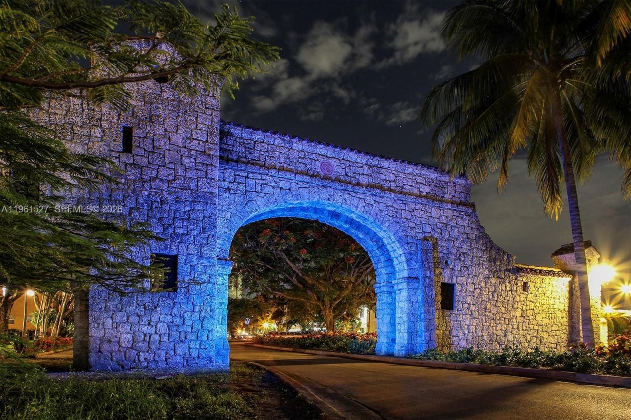 49 Majorca Ave, Unit 303, Coral Gables, FL 33134 Photo