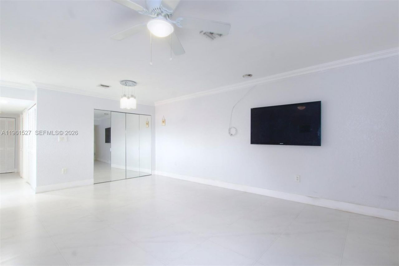 49 Majorca Ave, Unit 303, Coral Gables, FL 33134 Photo