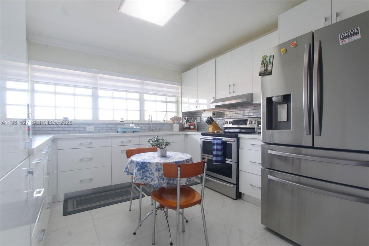 49 Majorca Ave, Unit 303, Coral Gables, FL 33134 Photo