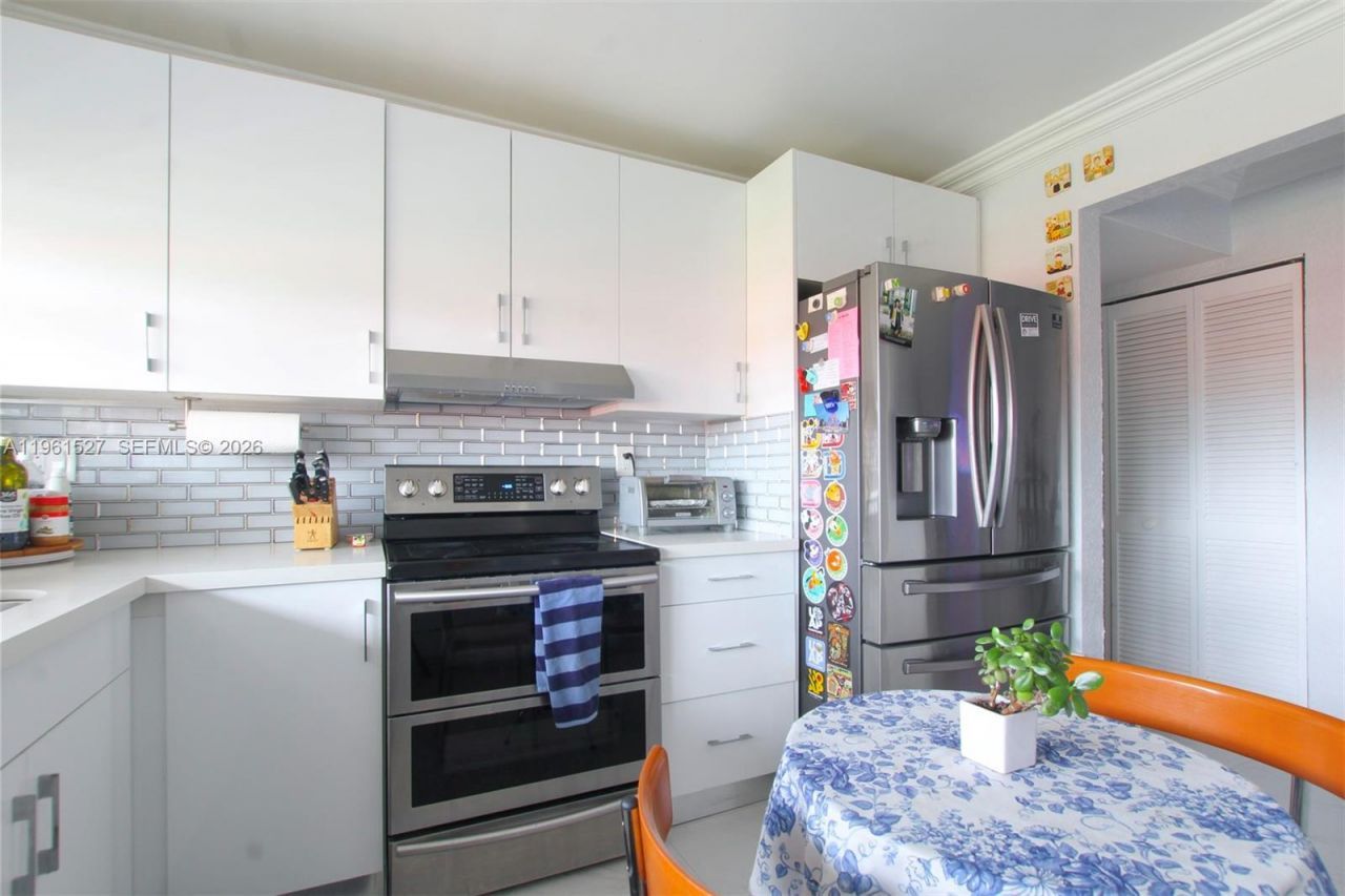 49 Majorca Ave, Unit 303, Coral Gables, FL 33134 Photo