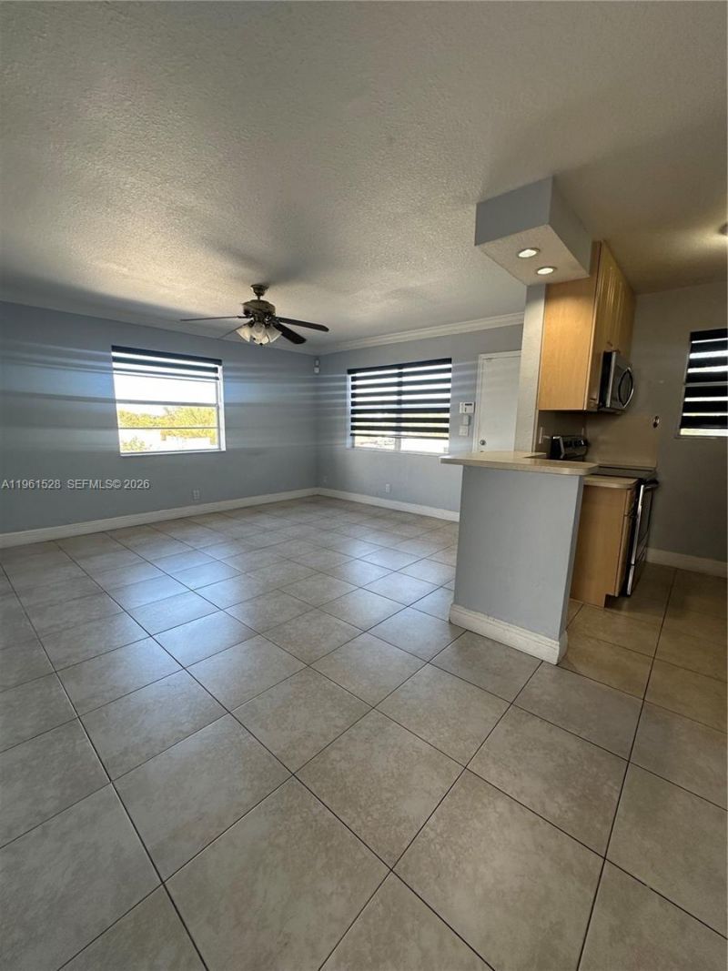 110 SE 2nd St, Unit 312, Hallandale Beach, FL 33009 Photo