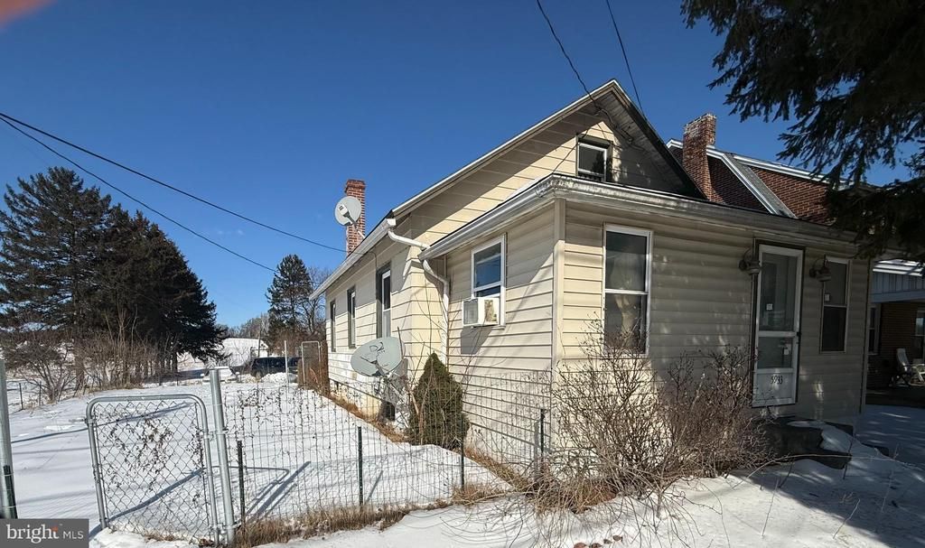 5933 LINCOLN HIGHWAY W Thomasville, PA 17364