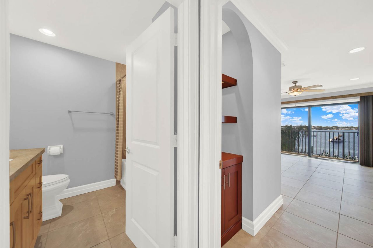 624 SW Saint Lucie Crescent, Unit 406, Stuart, FL 34994 Photo